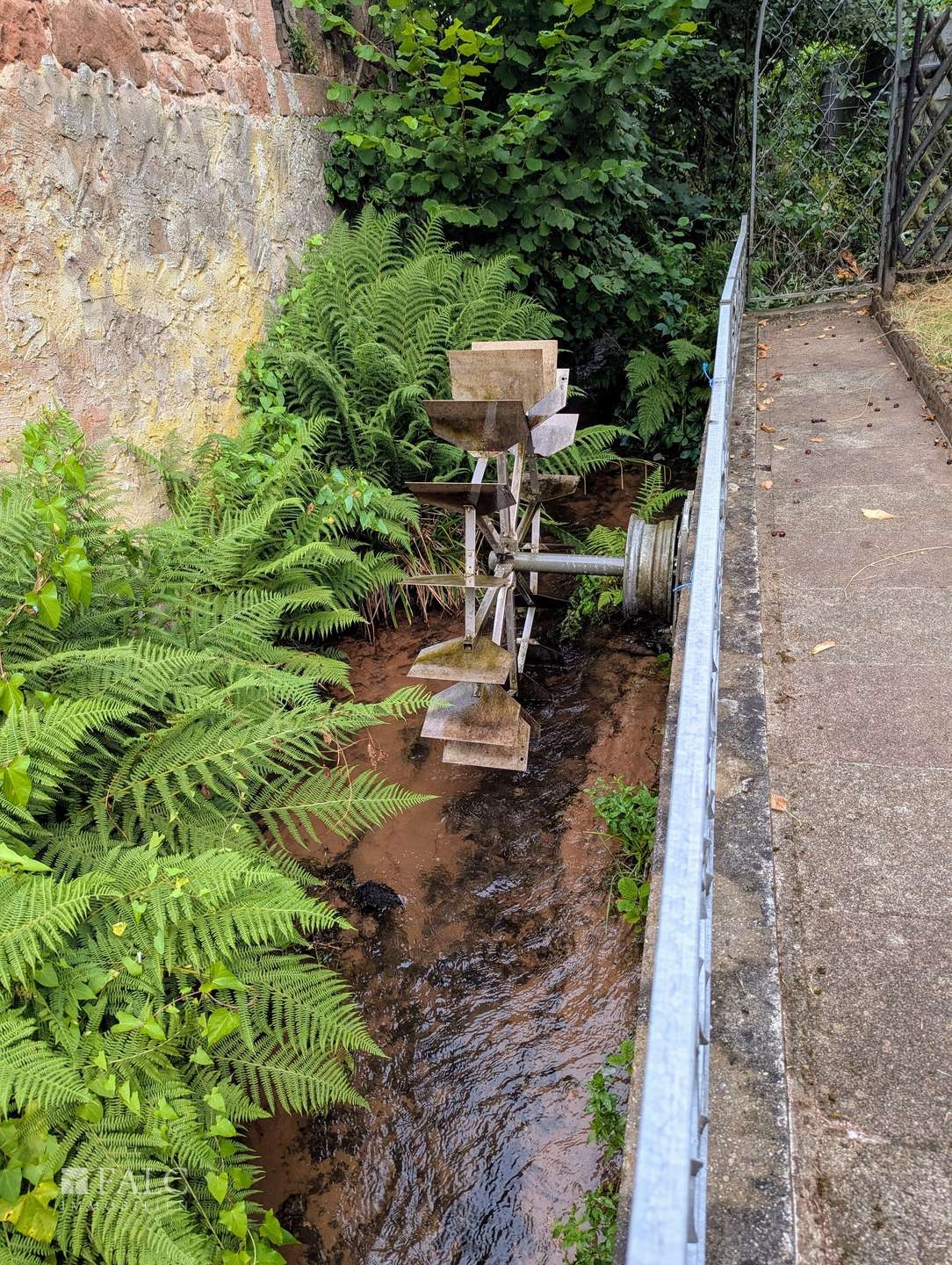 Bach mit Wasserrad
